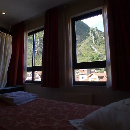 Hotel Castillo Del Alba Pola de Somiedo